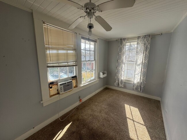 Building Photo - Highland Garage Apartment