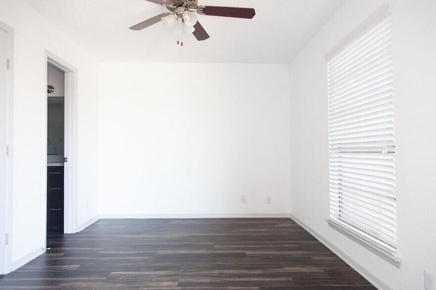 Building Photo - 8033 Gessner Dr