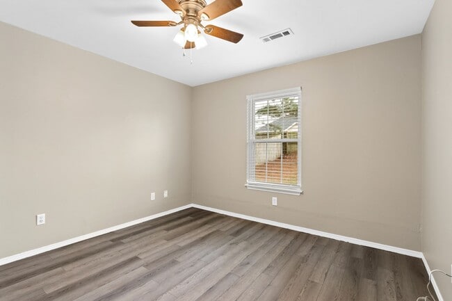 Building Photo - Completely Renovated Springdale Home - Clo...