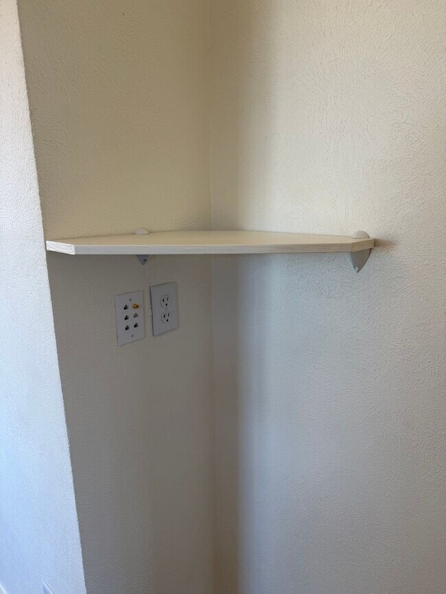 Building Photo - Beautiful 1 bedroom 1 bath unit in Springfield!