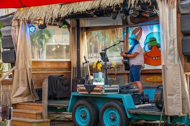 Building Photo - 6708 Sarasea Cir