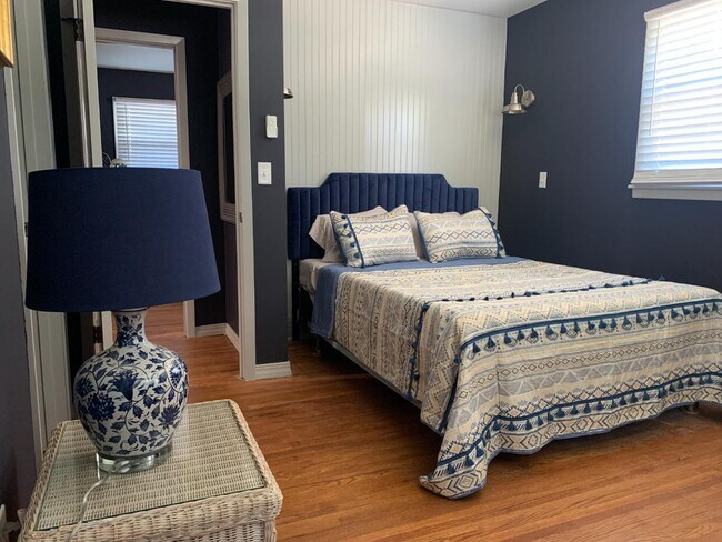 Building Photo - 2709 Highland Dr