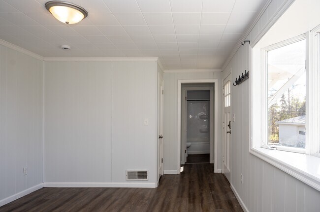 Building Photo - 3244 Marion Rd SE