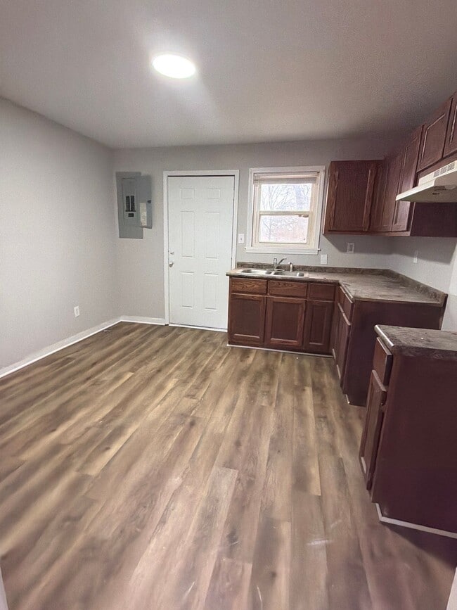 Building Photo - 2 N Monroe Ave