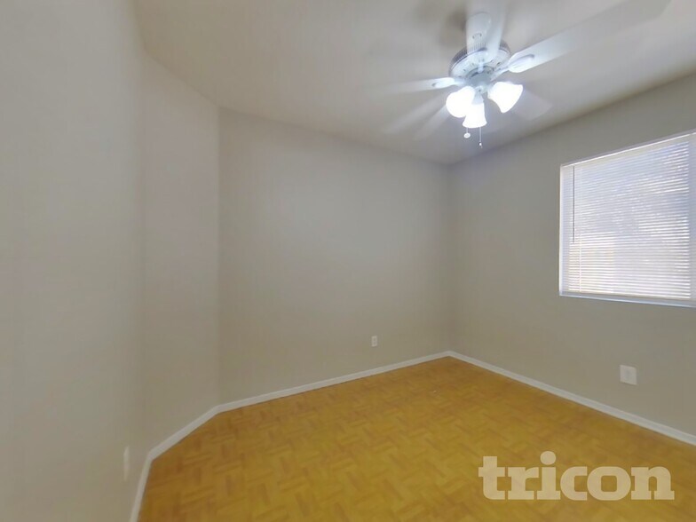 Building Photo - 4127 W Solar Dr
