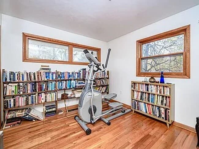 Building Photo - Marvelous 4 Bed 2.5 Bath House In Quarry H...