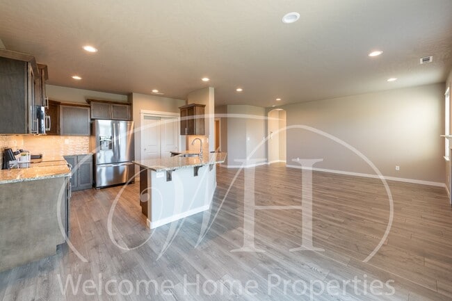 Building Photo - Brand NEW Home!  Overlooking the Golf Course!