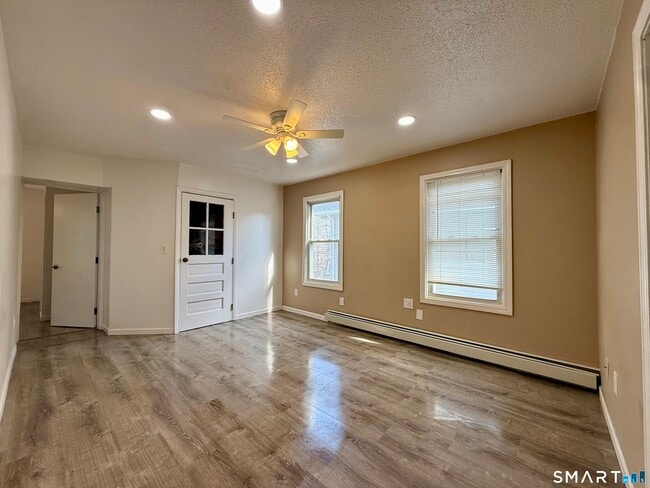 Building Photo - 8 Scott St