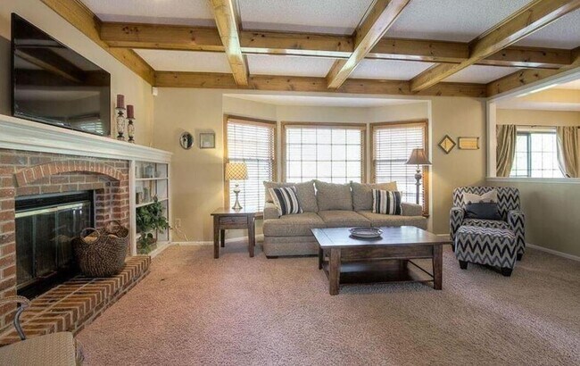 Building Photo - Beautiful 4 Bedroom in Blue Valley Schools