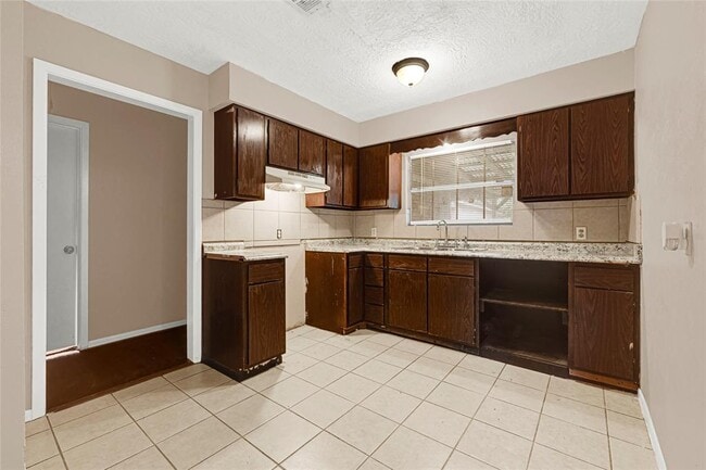 Building Photo - 702 Alta Vista Dr