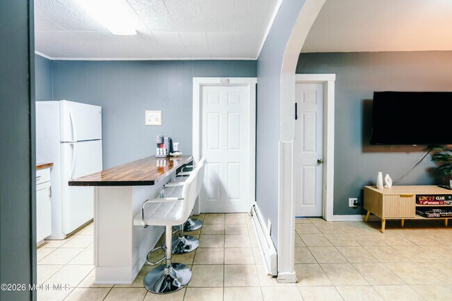 Building Photo - 13 Decatur Ave