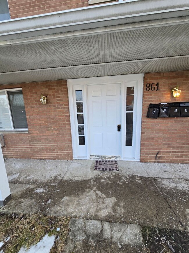 Building Photo - 861 Kingsford Rd