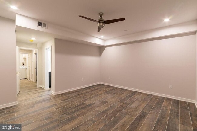 Building Photo - 1351 S Myrtlewood St