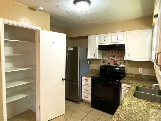 Building Photo - 747 Seamaster Dr