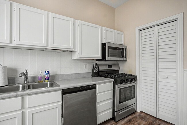 Building Photo - 552 E Macon St