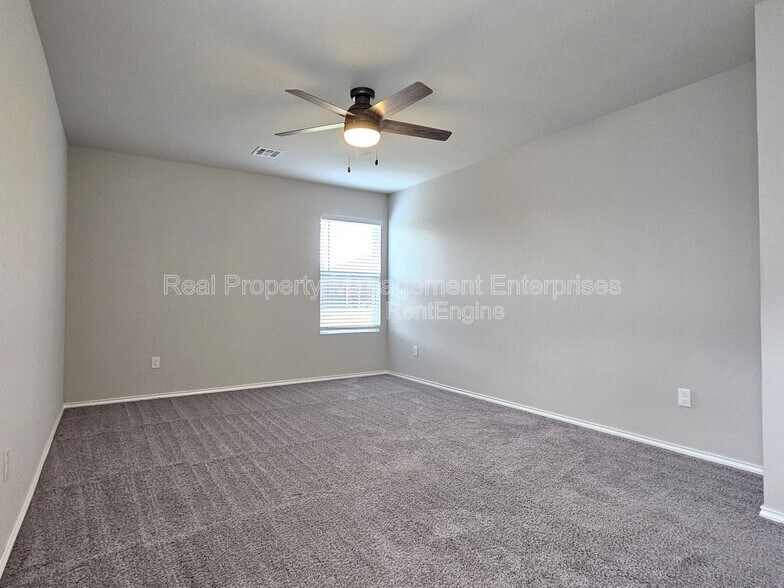 Building Photo - 319 Waterside Dr