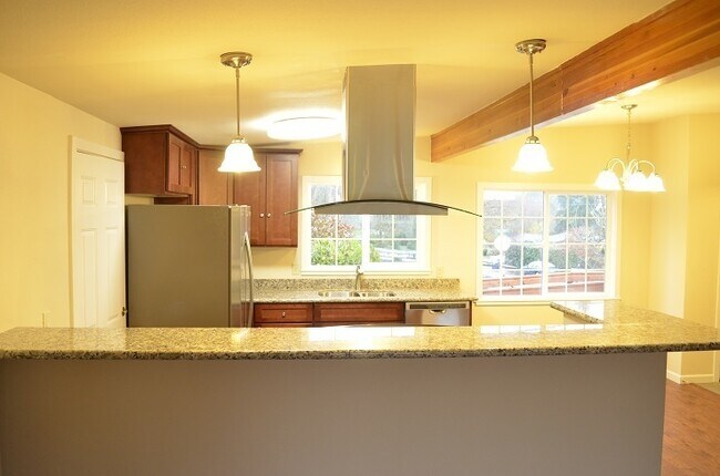 Building Photo - Updated 2-Story home with Day light basement. Big lot w/ RV & Boat parking