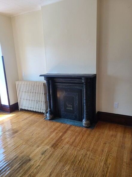 Building Photo - 542 1st St