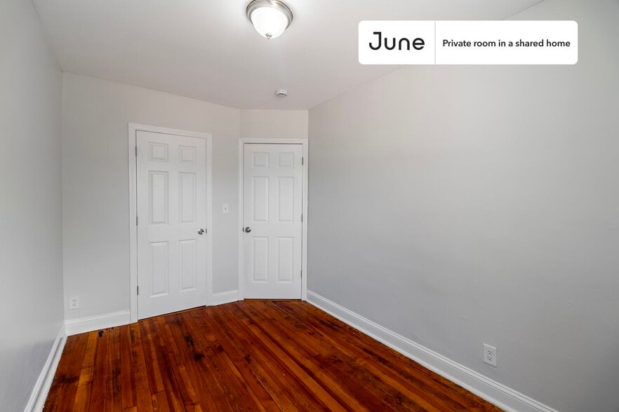 Building Photo - Room in Shared 4 bed/1 bath home in Roxbury