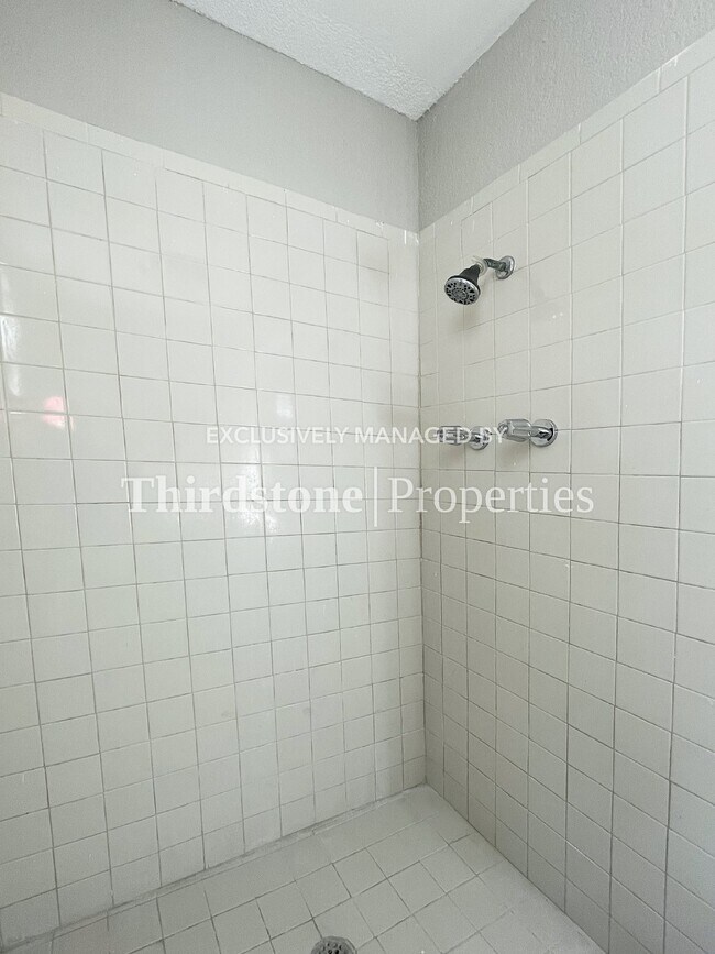 Building Photo - 316 E 19th St