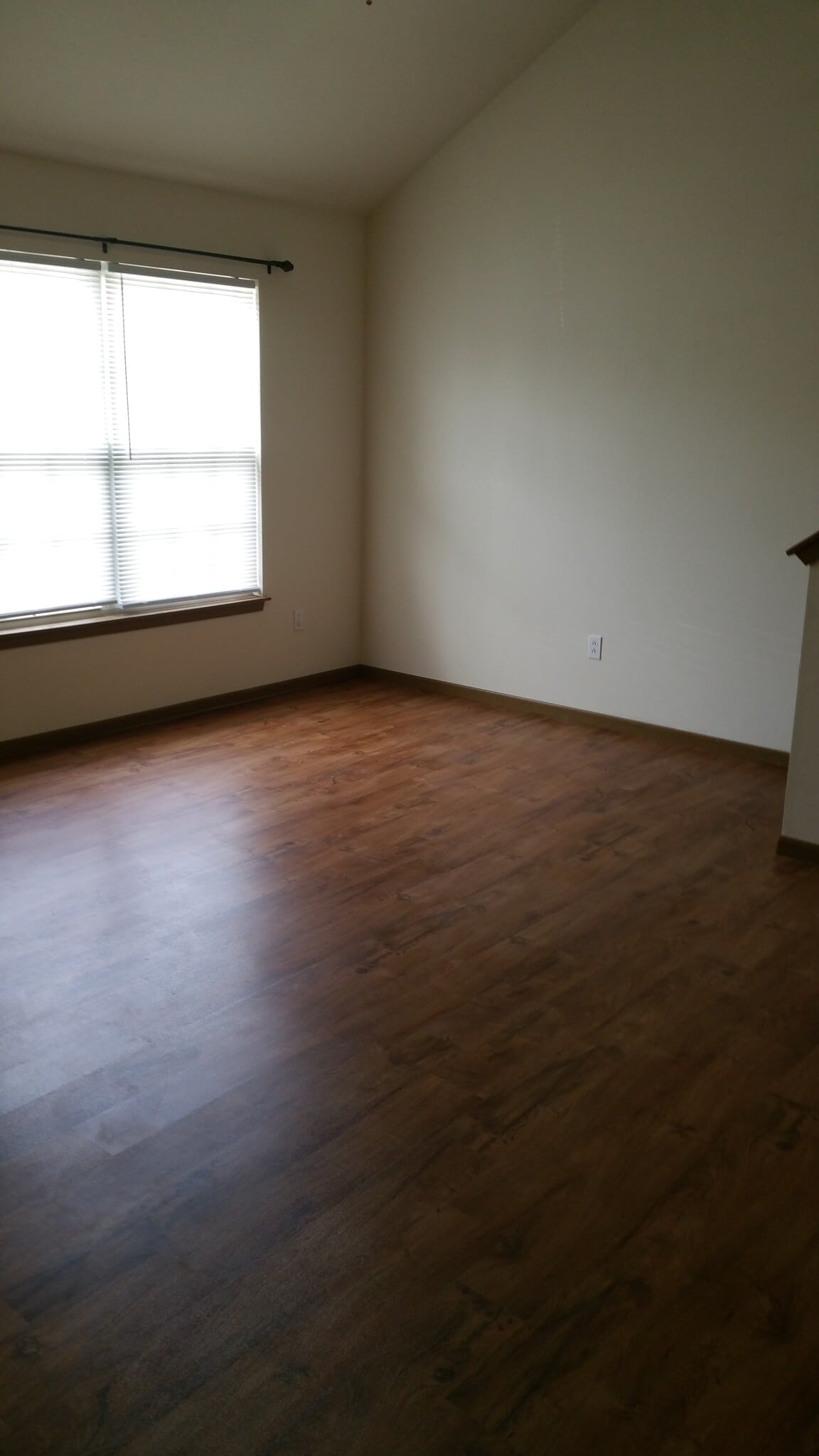 Building Photo - 704 Glenstone Dr