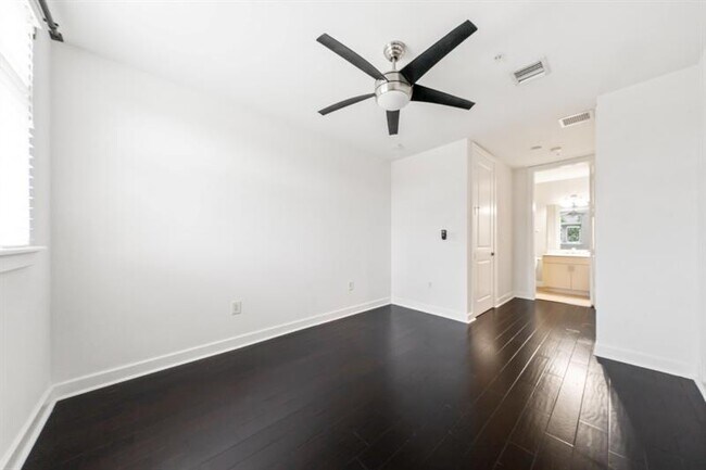 Building Photo - 61 Isle of Venice Dr