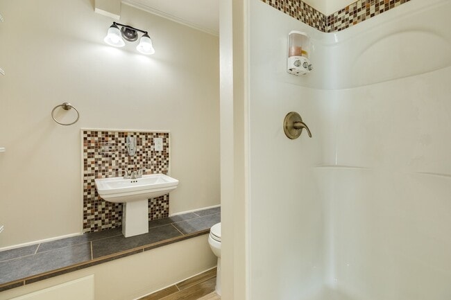 Building Photo - 805 Seashell Dr