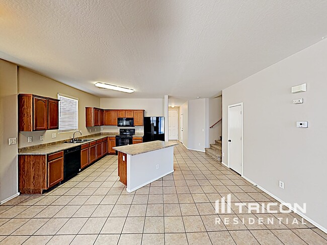 Building Photo - 45438 W Guilder Ave