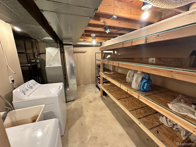 Building Photo - 41729 Broquet Dr