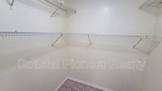 Building Photo - 4817 Cypress Tree Dr