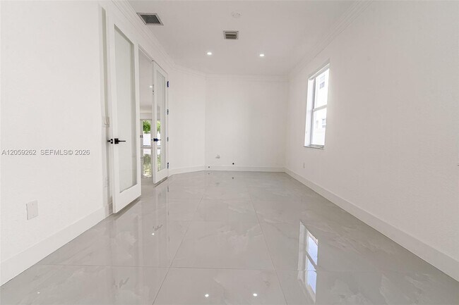 Building Photo - 15699 SW 54th Ct