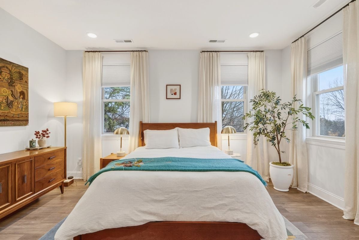 Building Photo - 927 Ramseur St