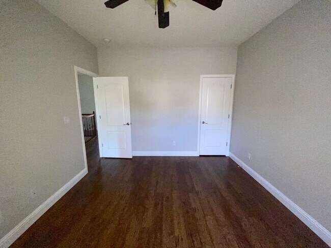 Building Photo - Top of the Hill - Gorgeous 5 Bedroom 3 Bat...