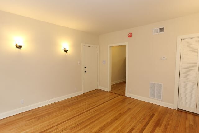 Building Photo - 4125 N Ashland Ave