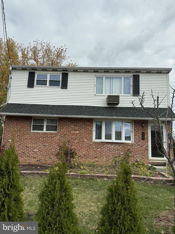 Building Photo - 219 W 6th St