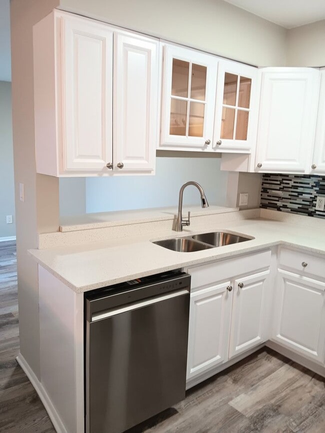 Building Photo - Beautiful Updated Condo in Chesterton