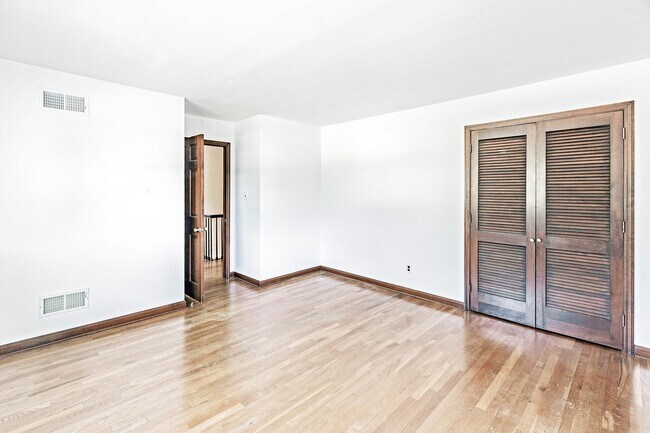 Building Photo - 2412 Manet Rd