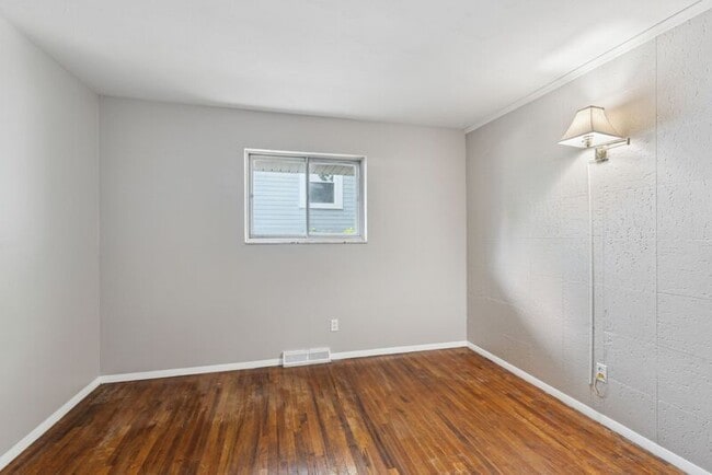 Building Photo - 4111 Parrakeet Ave