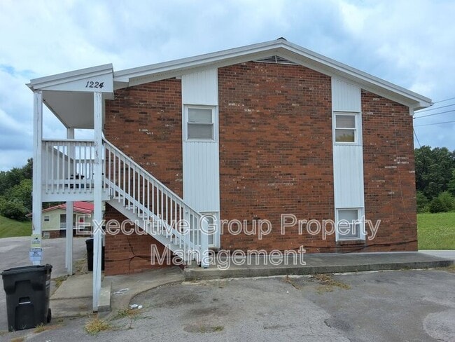 Primary Photo - 1224 Hill St