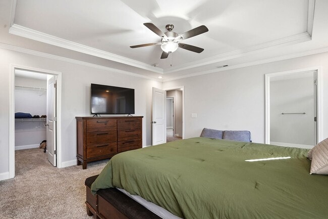 Building Photo - GORGEOUS 4 bedroom Single Family Home - Conveniently located to Fort Bragg