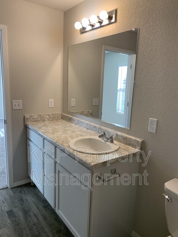 Building Photo - 1127 S Kingfisher Ln