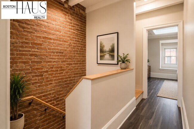 Building Photo - 45 Clarendon St