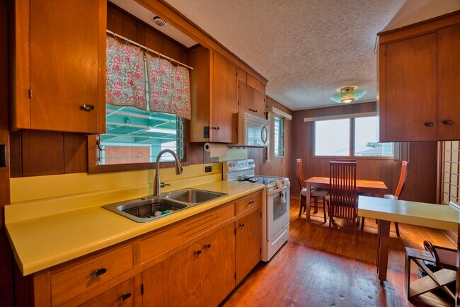 Building Photo - 64 Kaapuni Loop