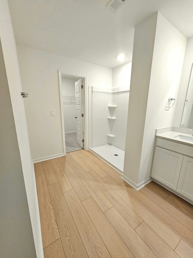 Building Photo - 112 Labrador Ln