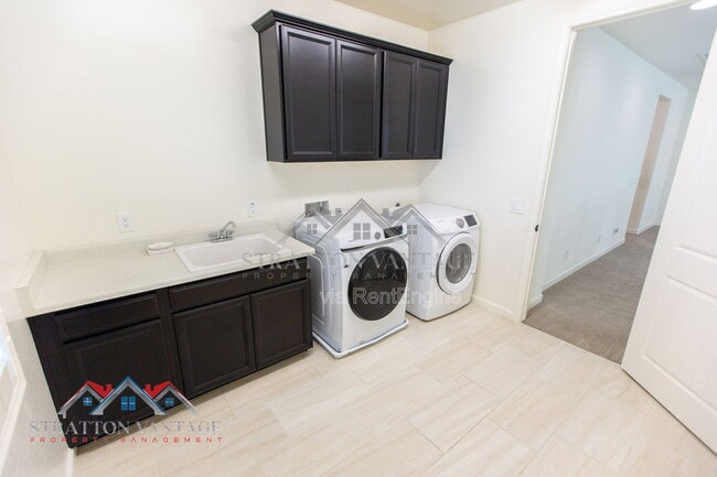 Building Photo - 959 W Zion Pl