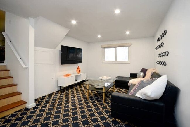 Building Photo - 4680 Talbot Dr