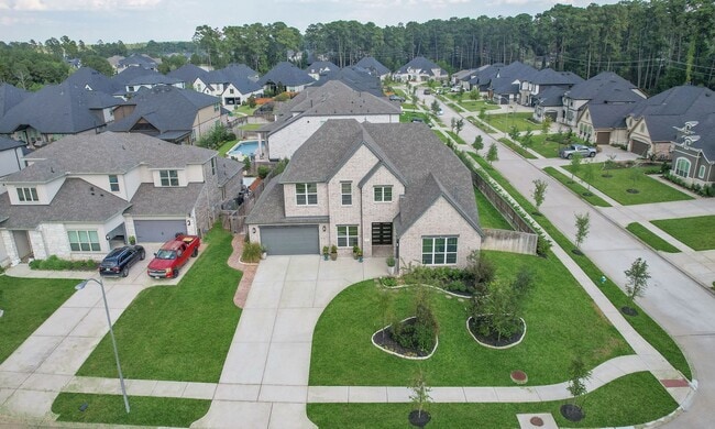 Building Photo - 902 Falcon Hollow Ln