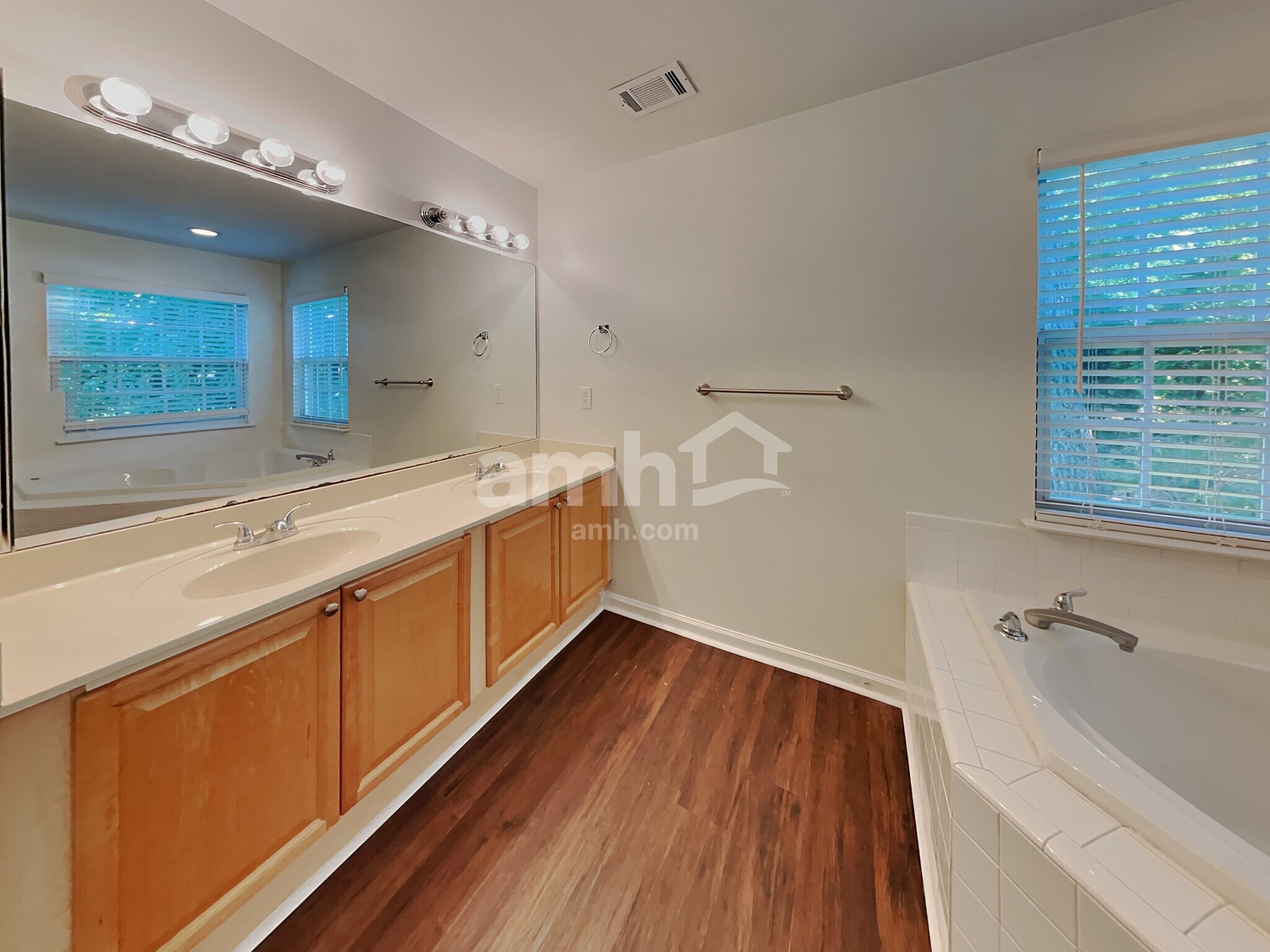 Building Photo - 219 Chandeleur Dr