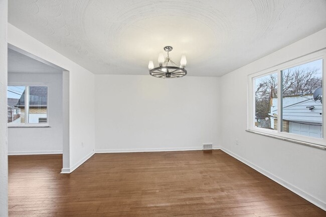 Building Photo - Newly renovated 3 bedroom all brick home in North Braddock!