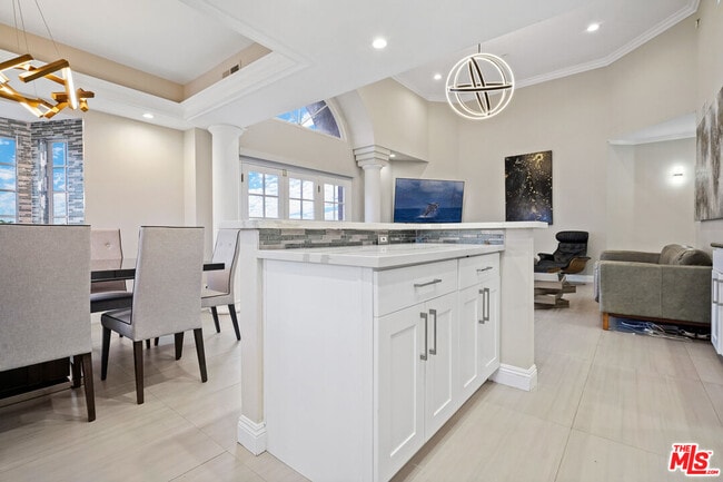 Building Photo - 10627 Ashton Ave